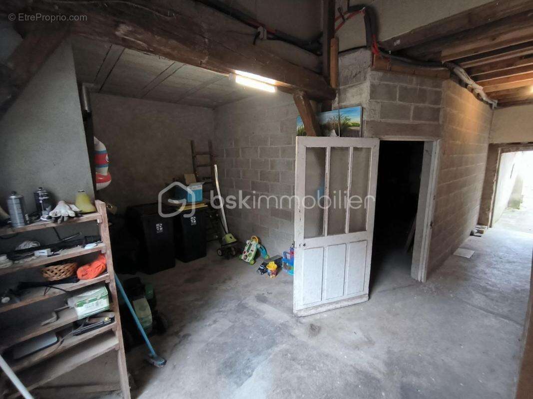 Maison à VILLENEUVE-SUR-YONNE