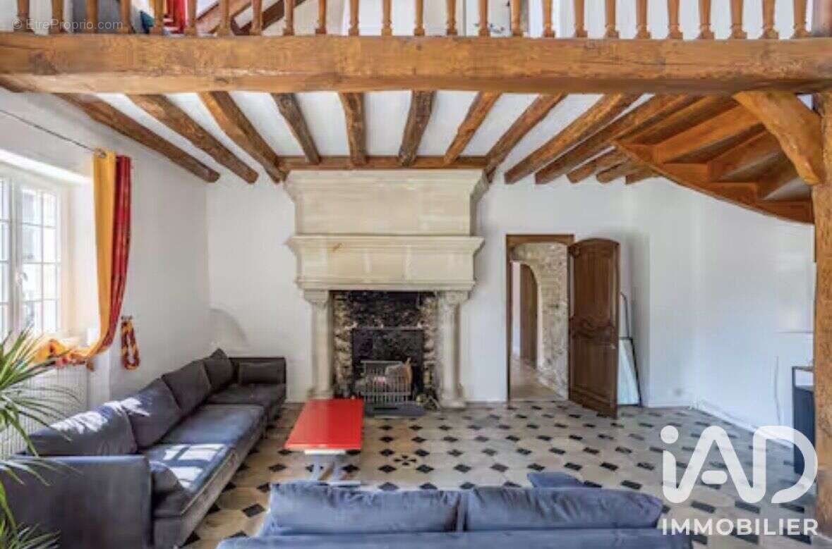 Maison 207 m² à Saulx-Marchais  - photo 6