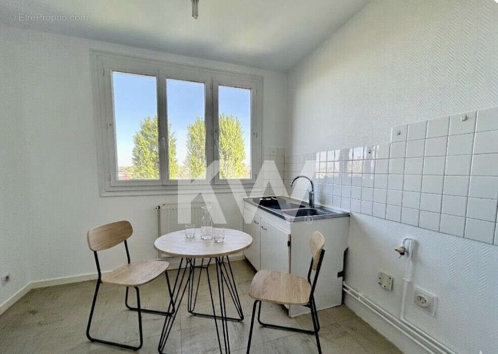 Appartement à SAINT-JEAN-DE-LA-RUELLE