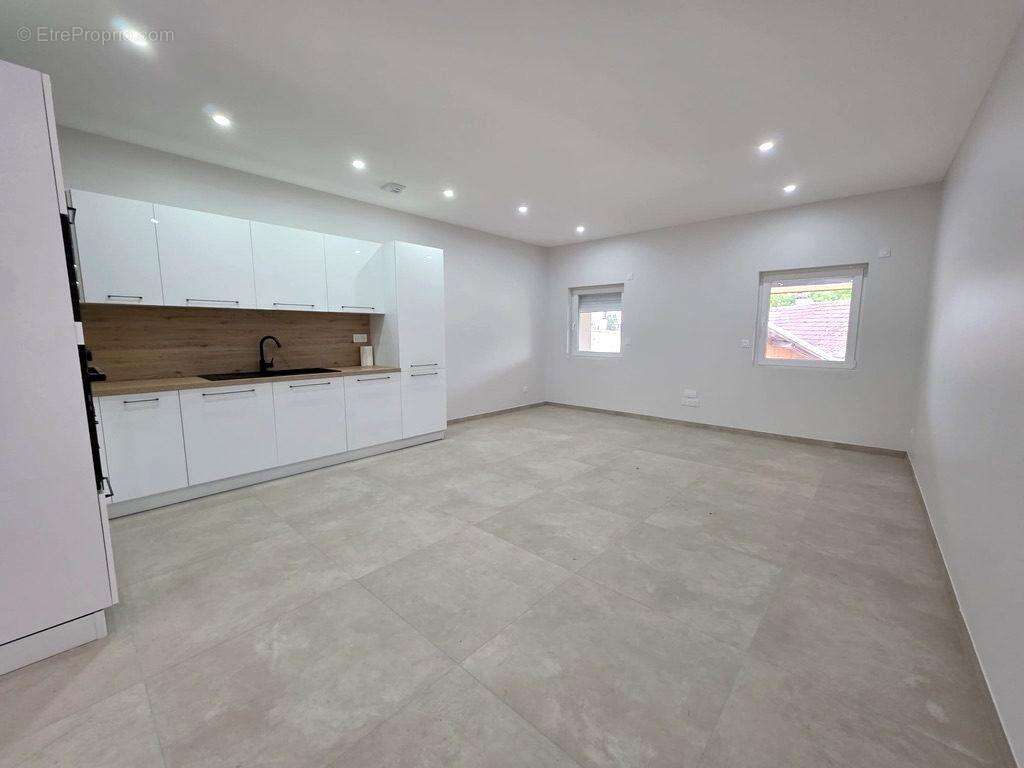 Appartement à YENNE