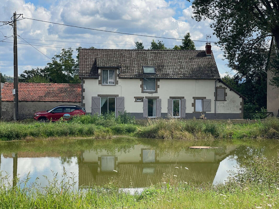 Maison à SAINT-MARCEL-EN-MARCILLAT