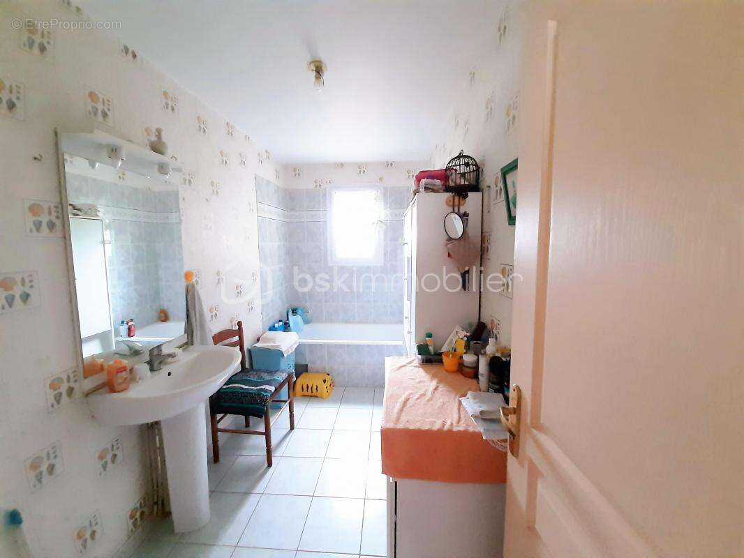 Maison à SAINT-LAURENT-SUR-GORRE