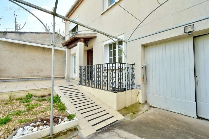Maison à FONTVIEILLE