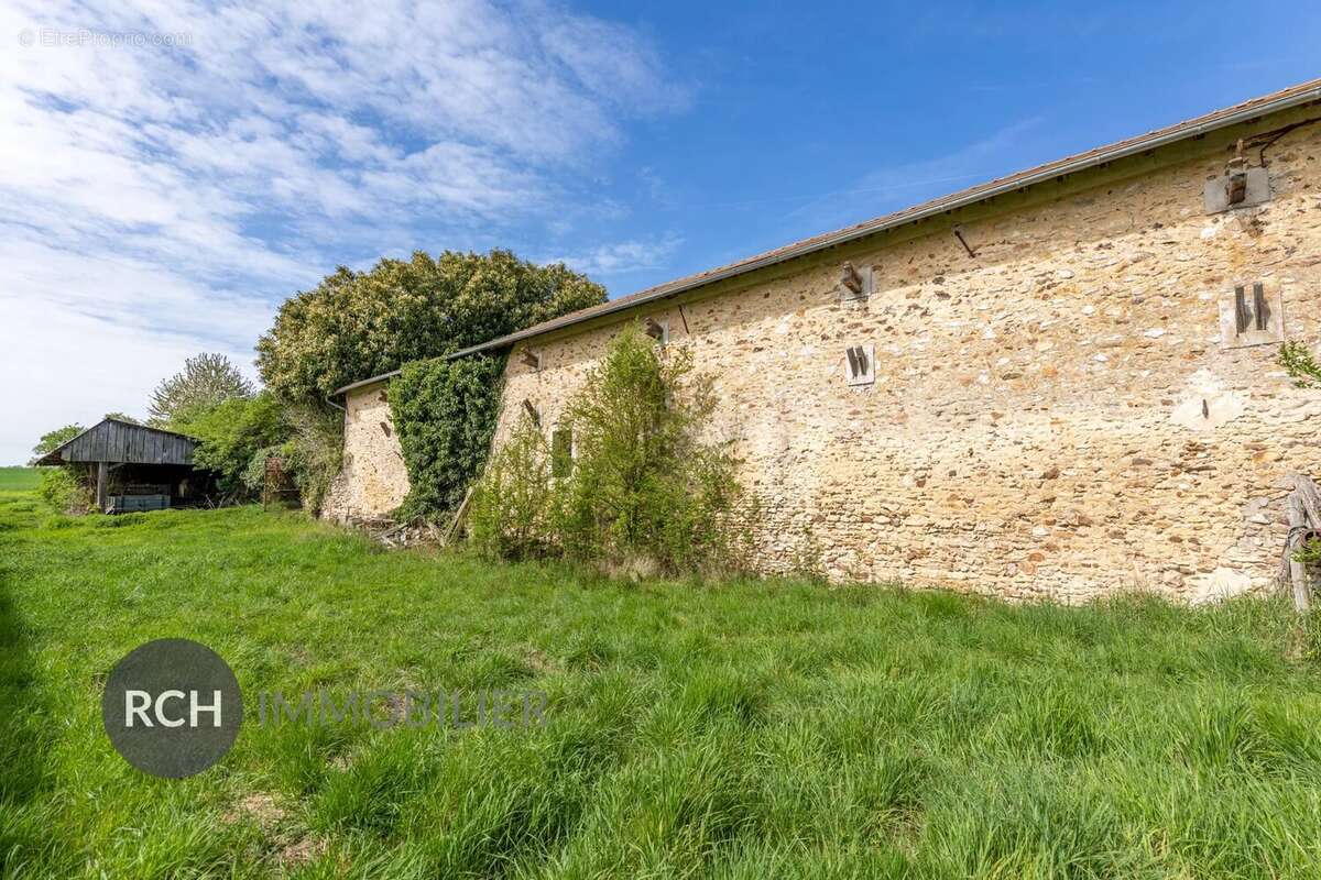 Maison à LA QUEUE-LES-YVELINES