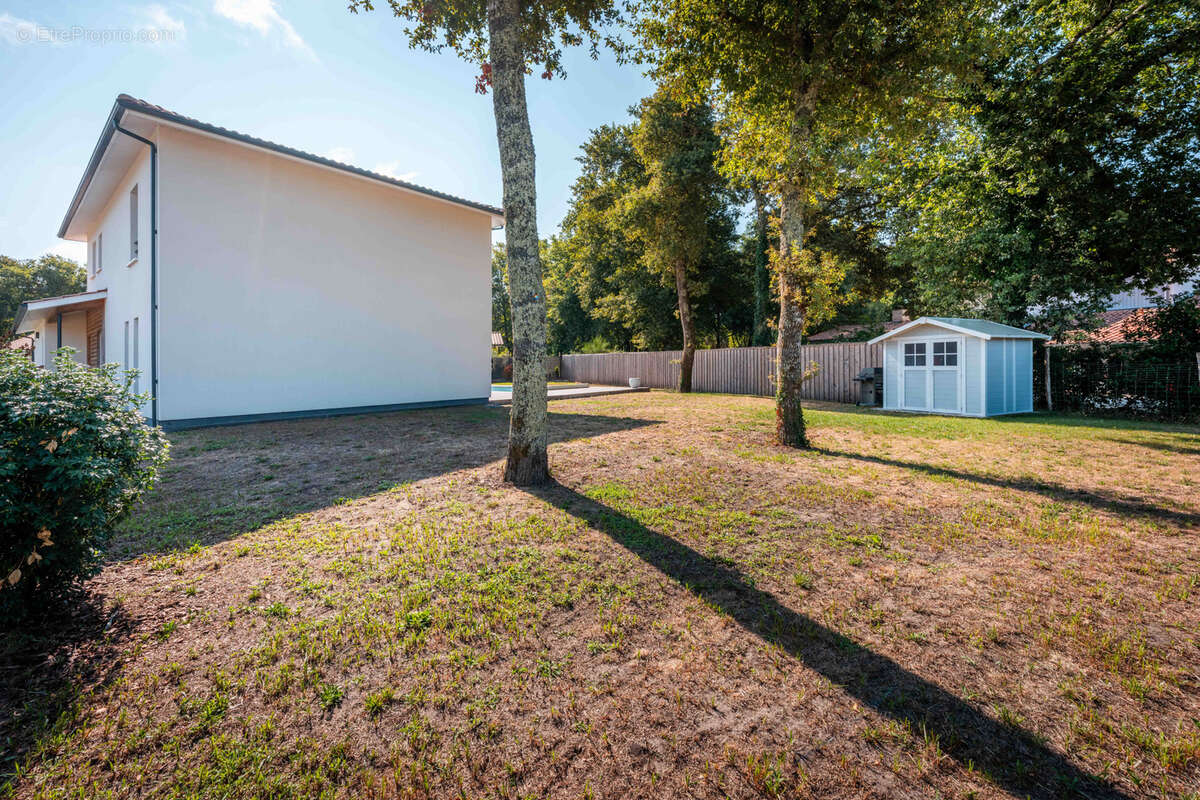 Maison 5 chambres + piscine + garage sur terrain 1035 m2 - photo 13