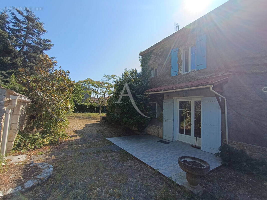 Maison à SAINT-JUST-LUZAC