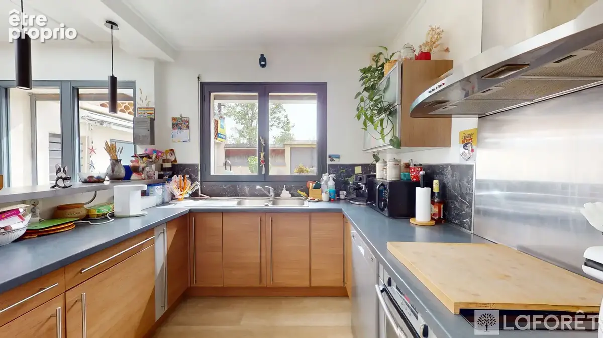 A VENDRE - Jolie Maison de ville avec Cour et garage - photo 6