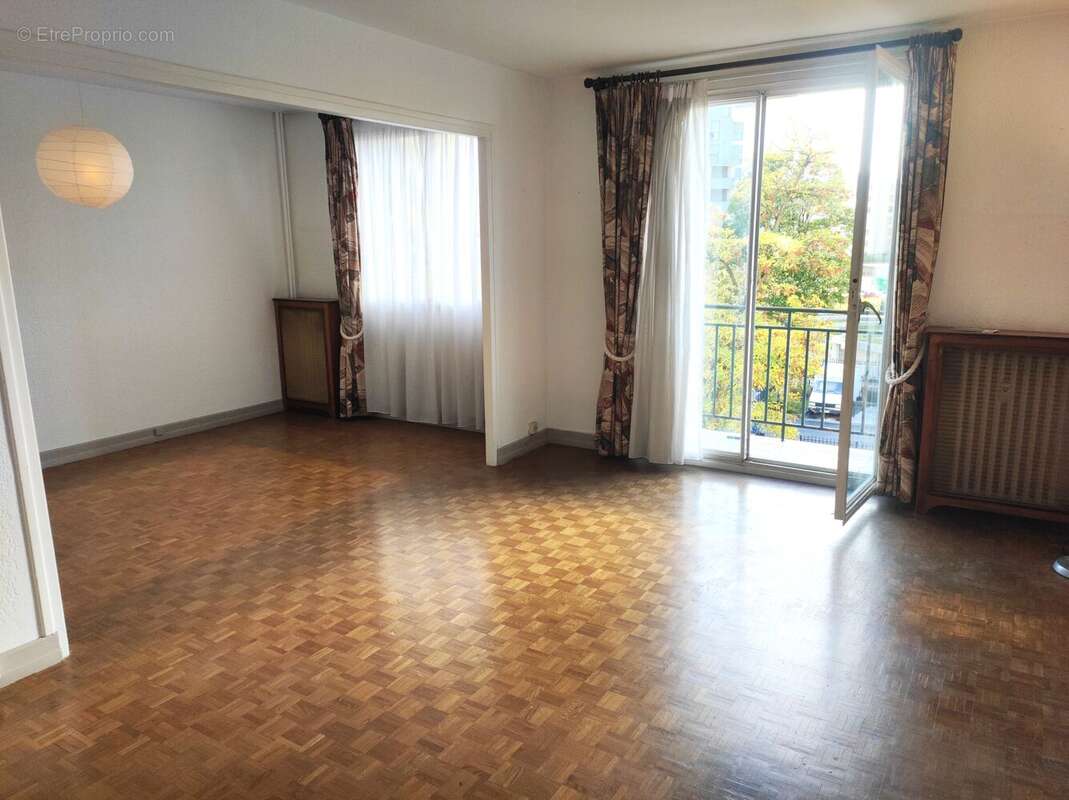 Appartement à VILLETANEUSE