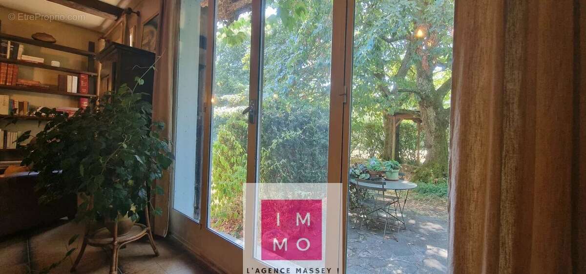 COUP DE COEUR - Maison de plain-pied de 94 m² avec jardin sur 1591 m² - photo 14