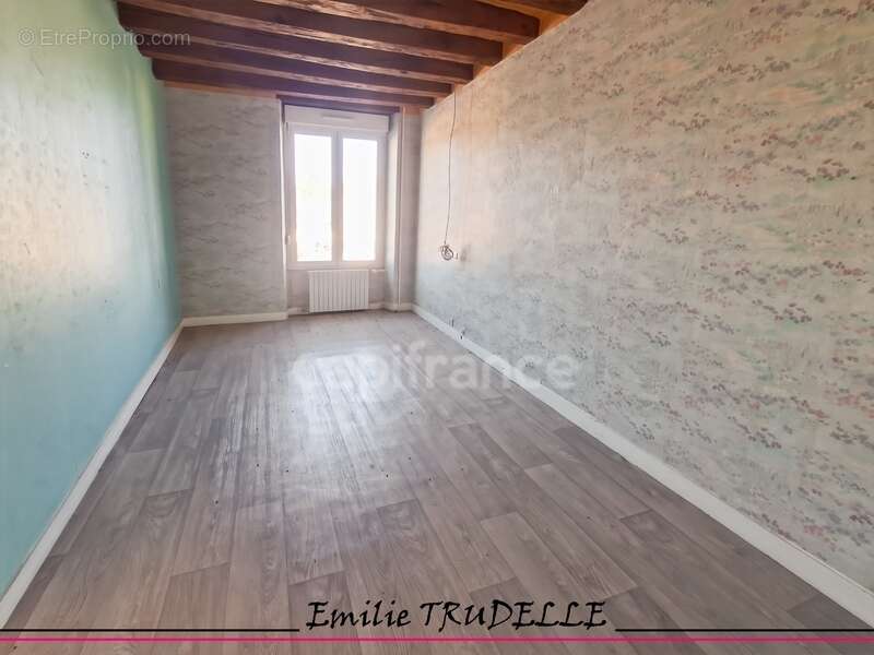 Maison à SAINT-VINCENT-DU-LOROUER