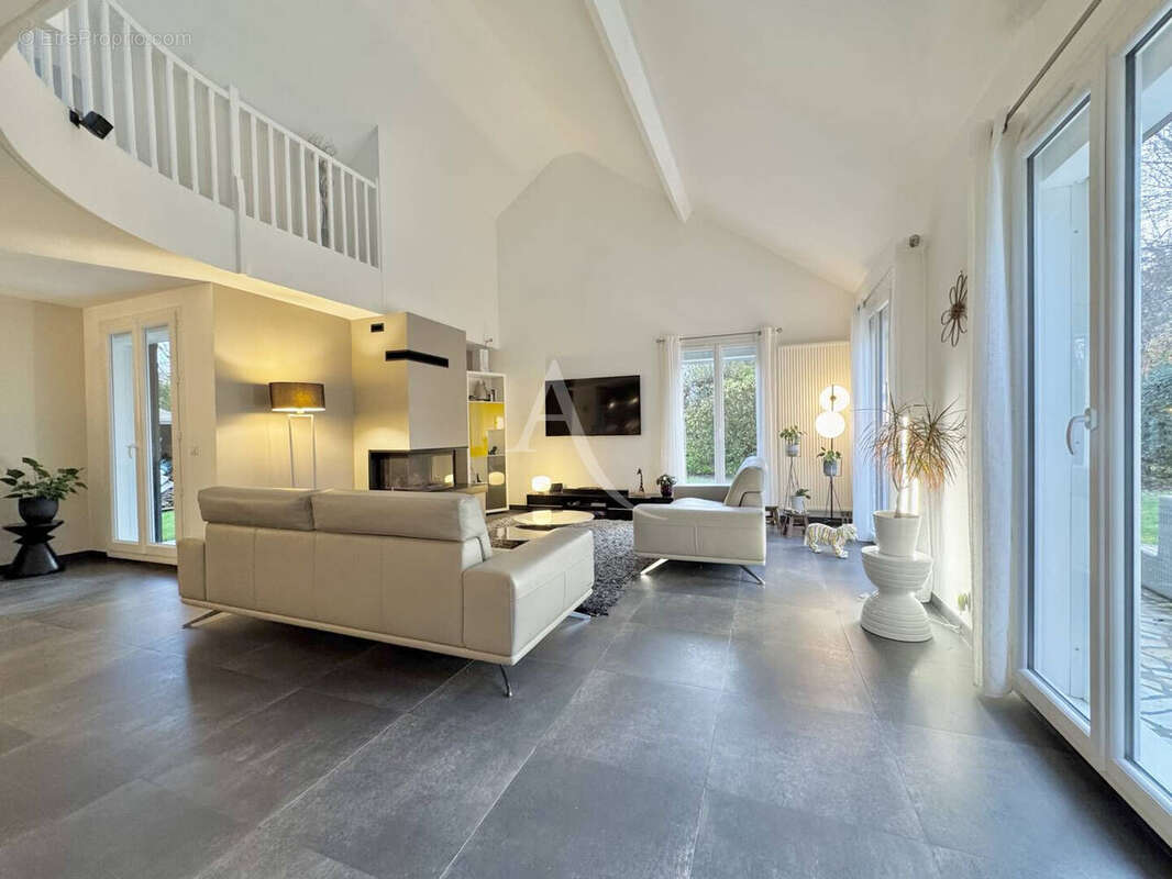 Maison à OZOIR-LA-FERRIERE