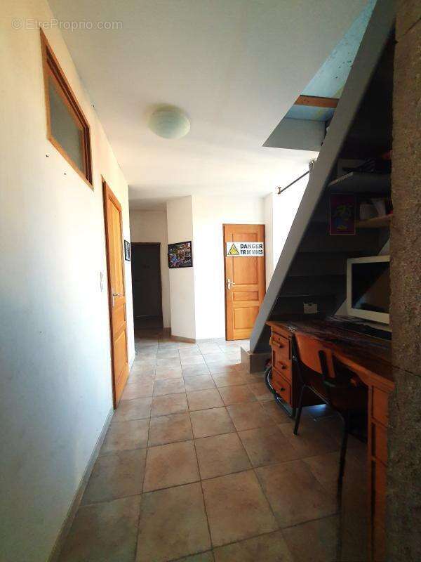  À VENDRE : Maison de caractère en pierres + dépendance - Cœur de Berrias ! - photo 7