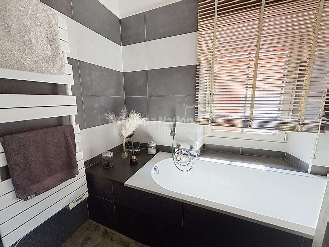 Duplex Vieux village Mouans Sartoux 5 pièce(s) 130 m² (97 m²LC) - photo 15