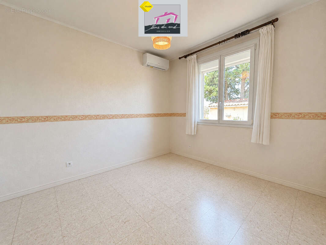 Maison de plain-pied de 139 m2 avec piscine sur une parcelle constructible de 2 710 m2 - photo 6