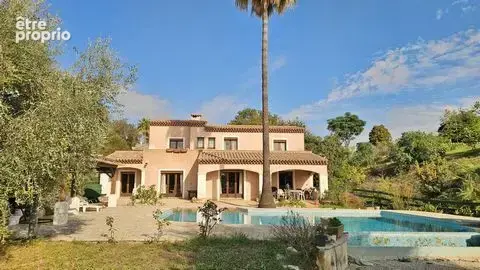 Maison 7 pièces 250 m² · à Antibes · 250 m² · 1 350 000 €