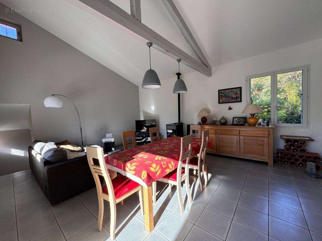 Maison à SICCIEU-SAINT-JULIEN-ET-CARISIEU