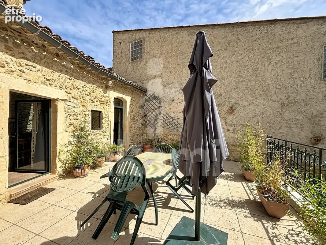 Cœur de village   maison de charme avec terrasse, cour et cave voûtée - 2 parkings - photo 14