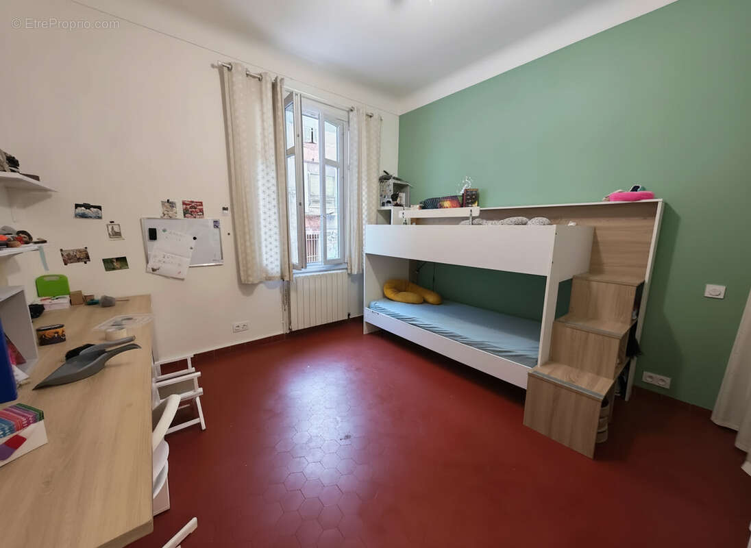 Appartement à MARSEILLE-5E