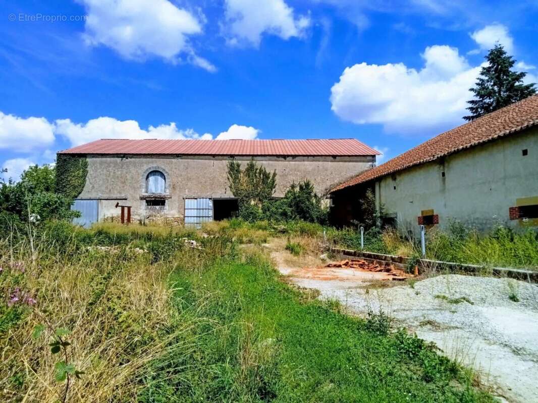 Maison à CONFOLENS