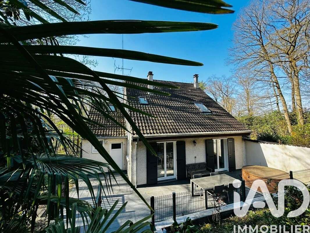 Photo 2 - Maison à BURES-SUR-YVETTE