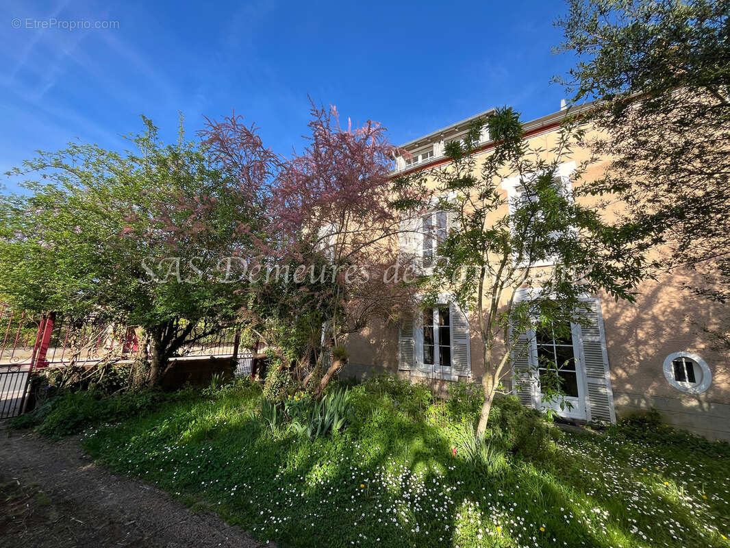 Maison à SAINT-SATUR