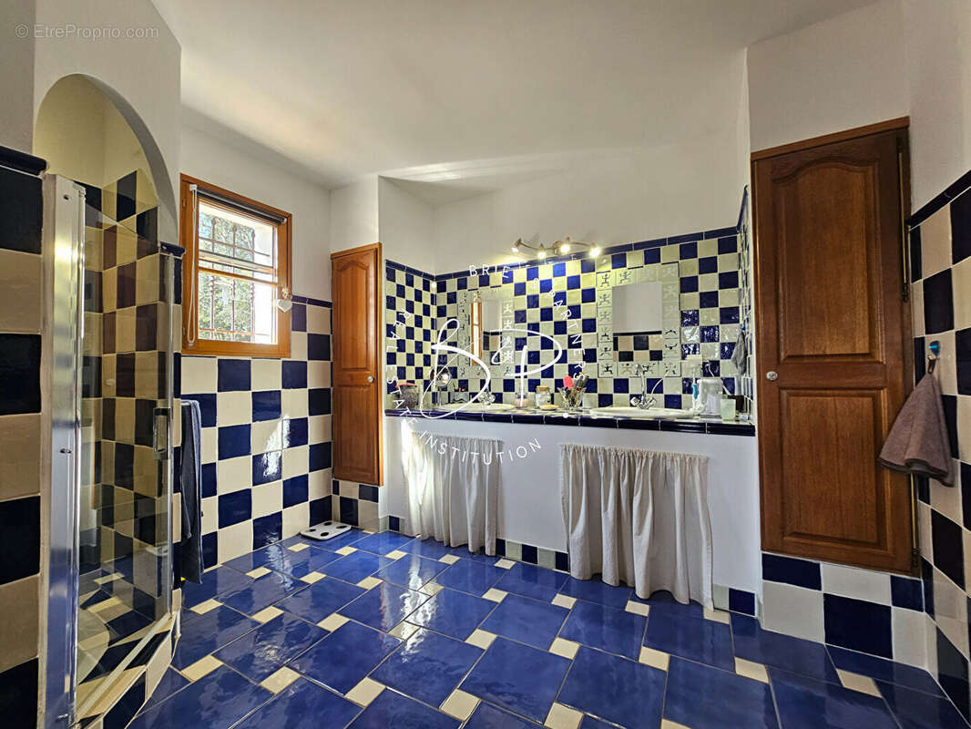 Maison à ENTRECASTEAUX