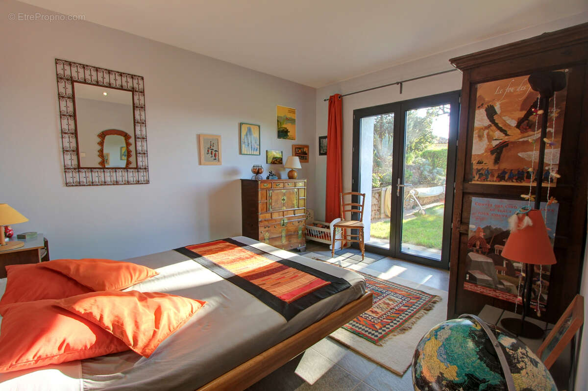 Maison à LES ISSAMBRES