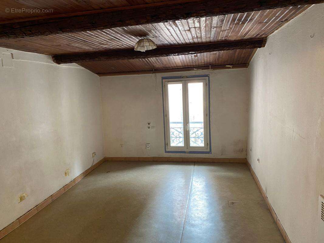 Immeuble de rapport à vendre, RDC+5 comprenant 5 appartement et un local commercial, TOULON centre historique (83000), proche du - photo 6