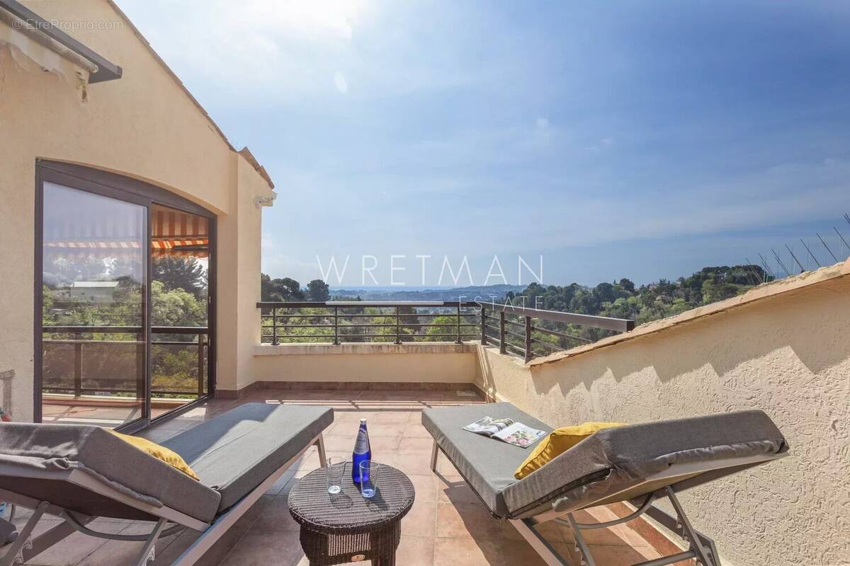 Appartement à MOUGINS
