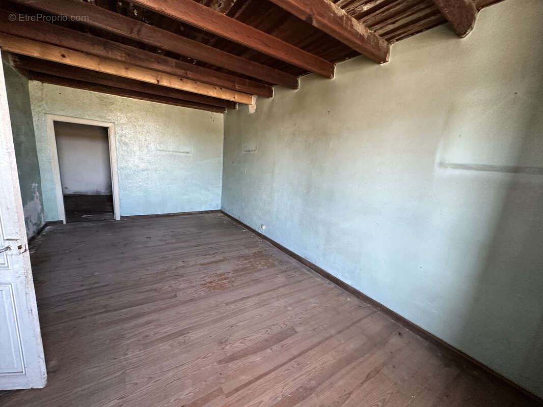 Maison à LA ROCHE-CHALAIS