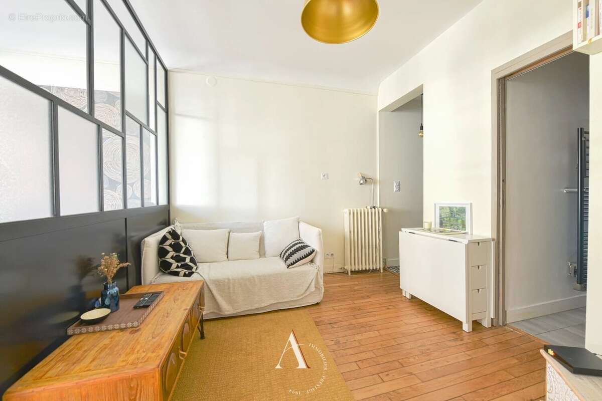Appartement à PARIS-16E