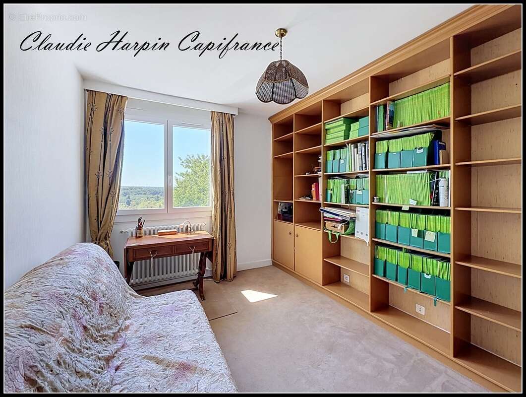 Maison à vendre 5 pièces PARTHENAY (79) - Parcelle d'environ 350 m², surf habit : 145 m² + plus diverses pièces utiliaires et ga - photo 12
