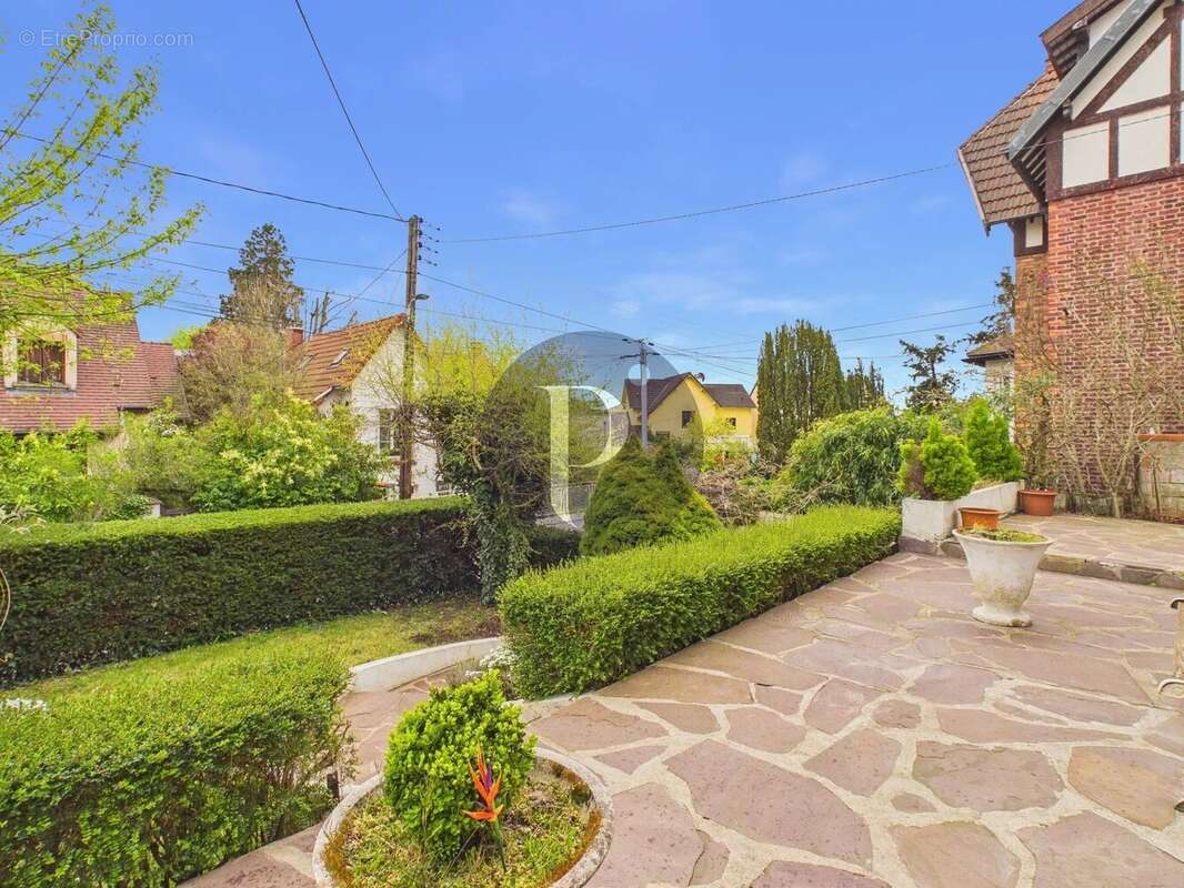 Maison à VERRIERES-LE-BUISSON