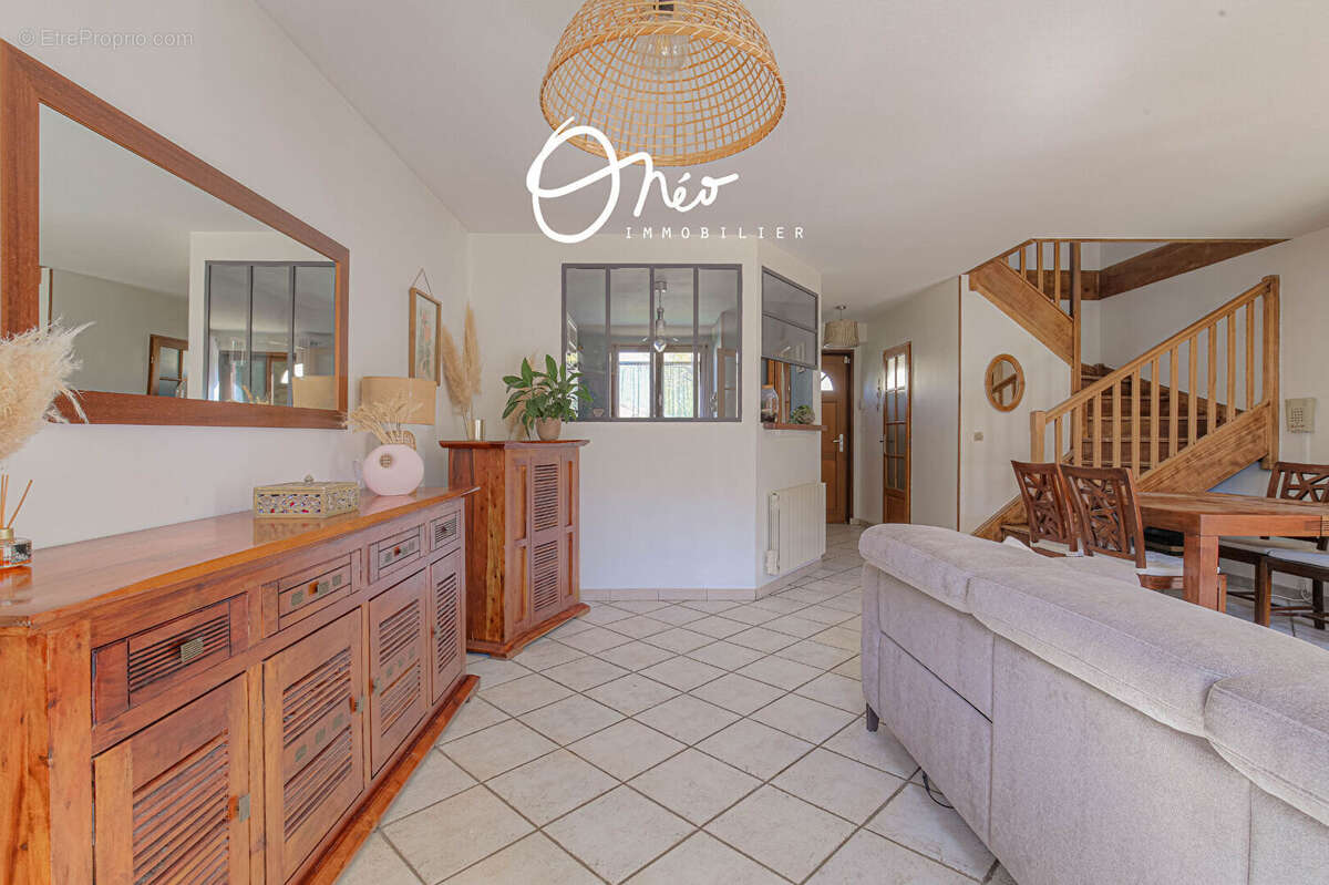 Maison à SAINT-PIERRE-DE-CHANDIEU