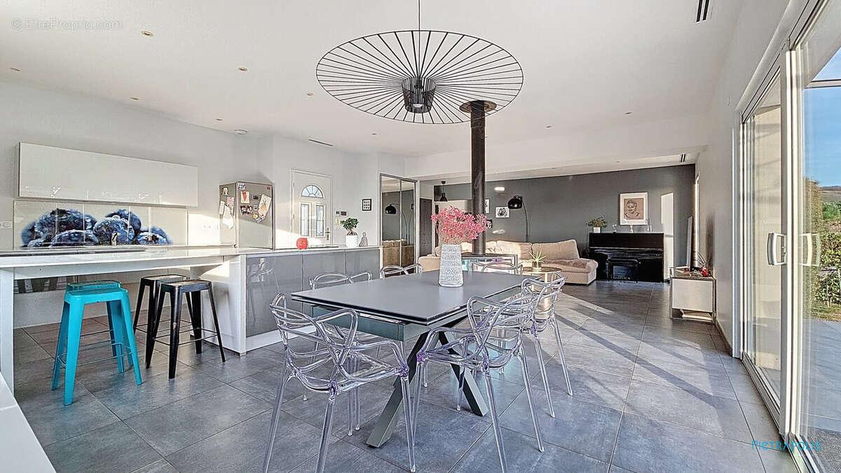 Maison à REVENTIN-VAUGRIS