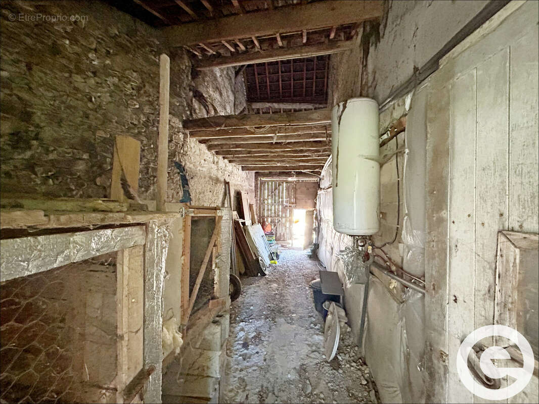 Maison 2 pièces 49.56 m2   Grange et dépendance et fort pententiel d'évolution    Terrain 389 m2   VILLEMANOCH - photo 15