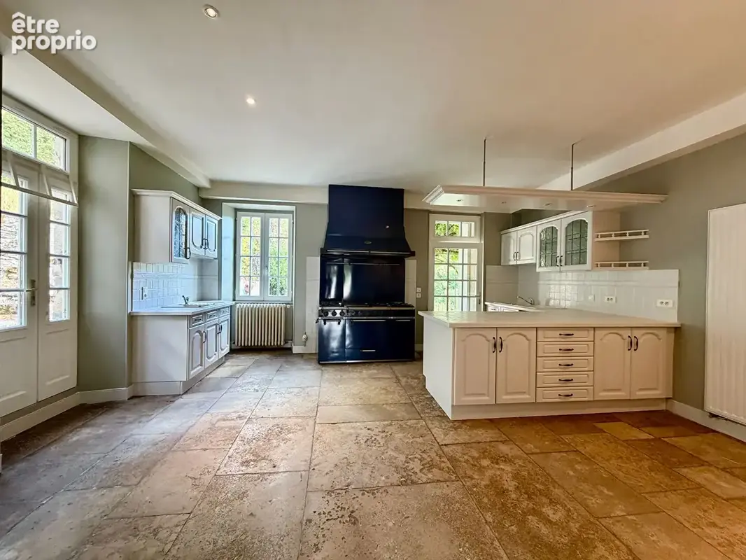 Propriété de caractère exceptionnelle avec dépendances, piscine et 3,5 hectares - photo 8