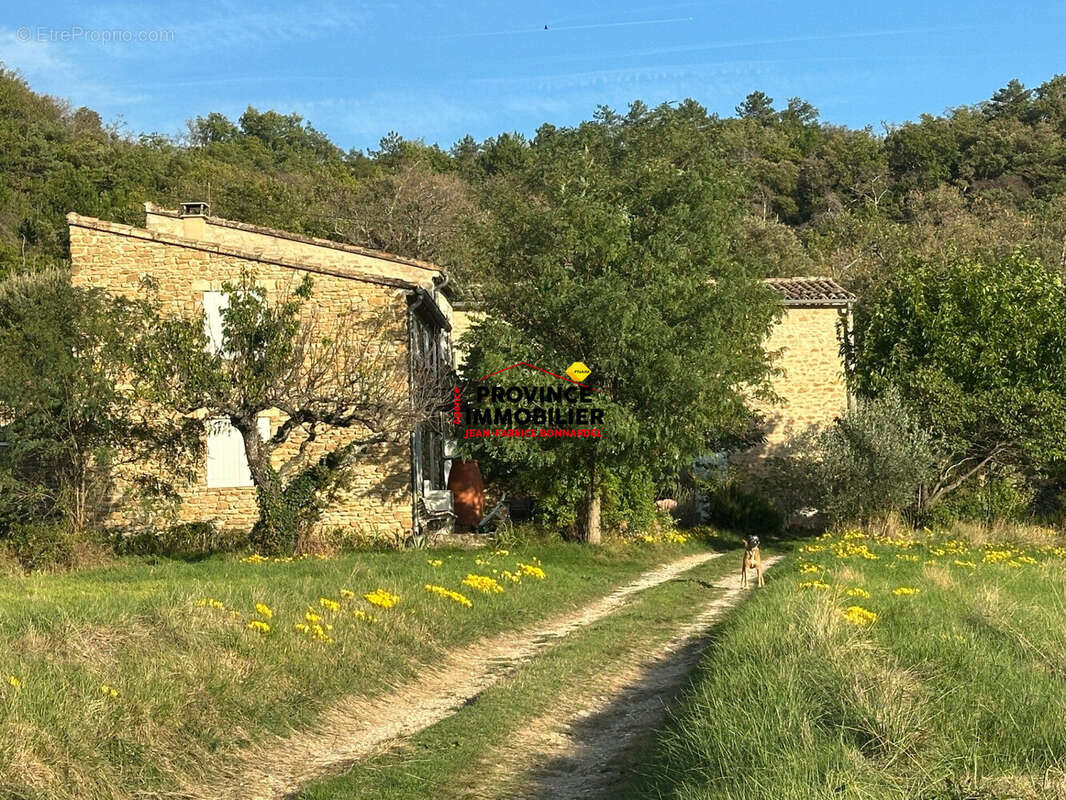 Maison 336 m² à Grignan  - photo 2