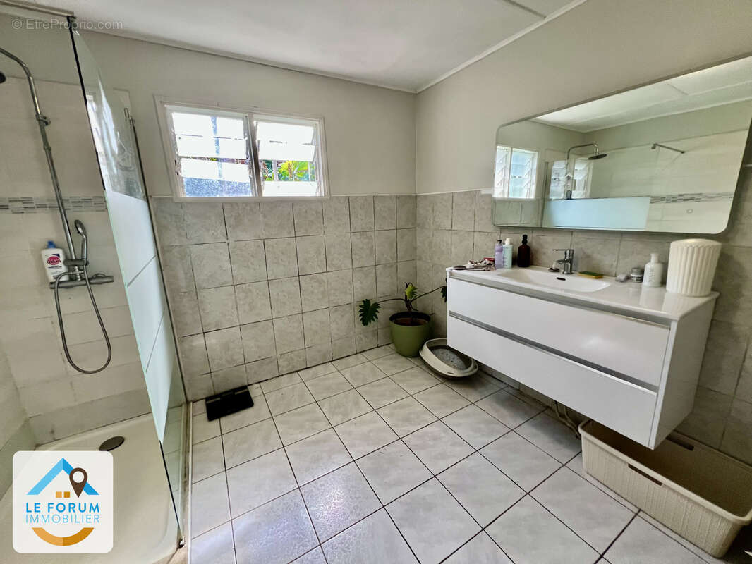 Saint joseph 97480 - villa avec piscine - beaux volumes - rendement locatif - proche de toutes commodités - photo 10