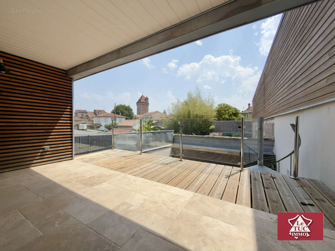 Maison de ville avec terrasses, garage et jacuzzi - photo 2