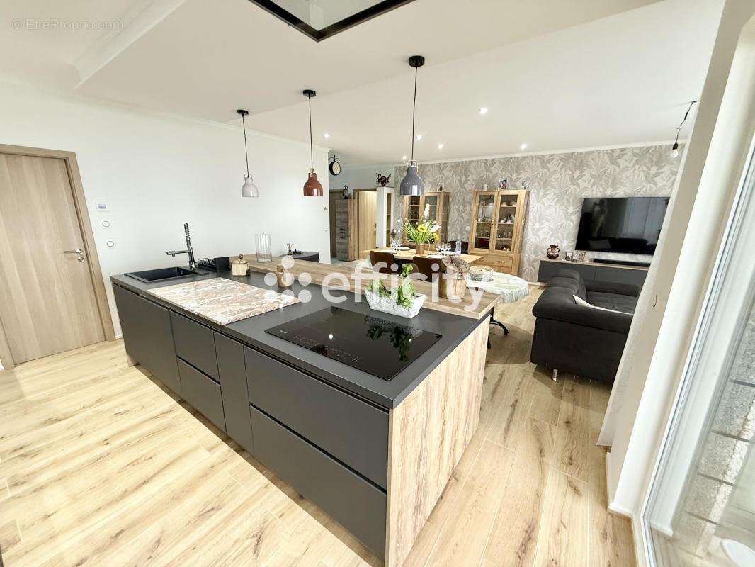 Maison à VIVIERS-SUR-CHIERS