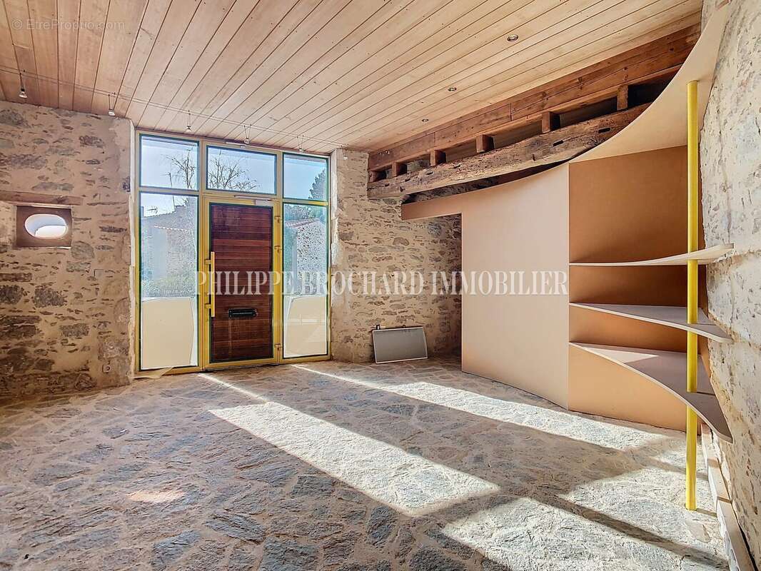 Commerce à MAREUIL-SUR-LAY-DISSAIS