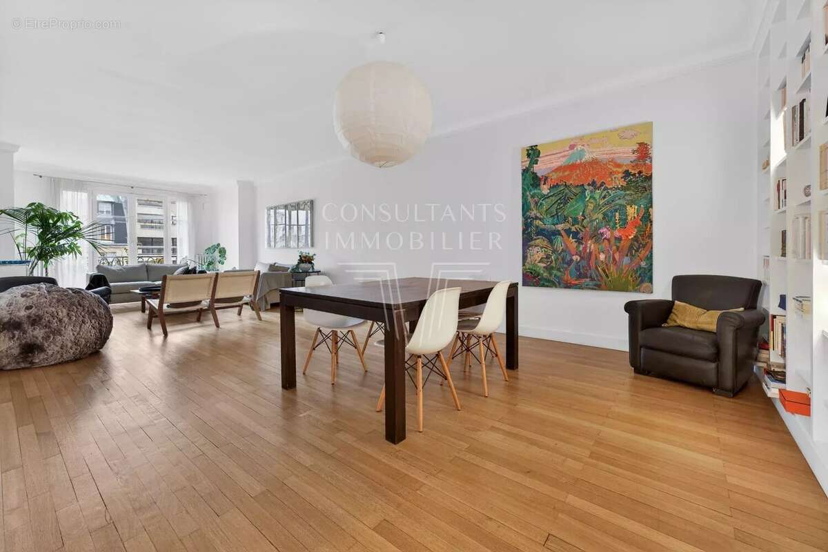 Appartement à PARIS-15E