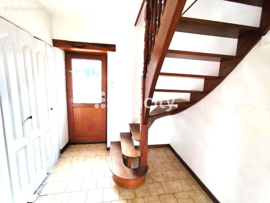 Maison à YMONVILLE