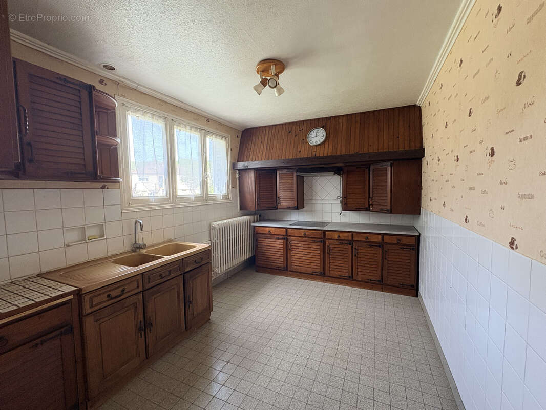 Maison à FONTAINE-LA-GUYON