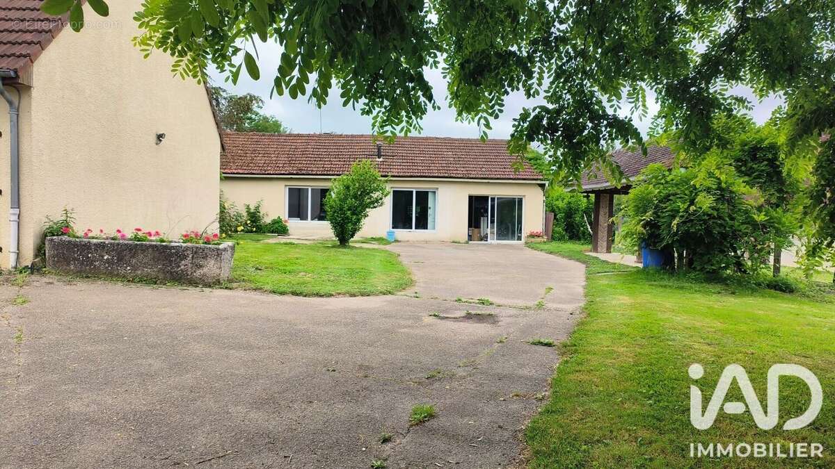 Maison 146 m² à Montceaux-Les-Vaudes  - photo 4