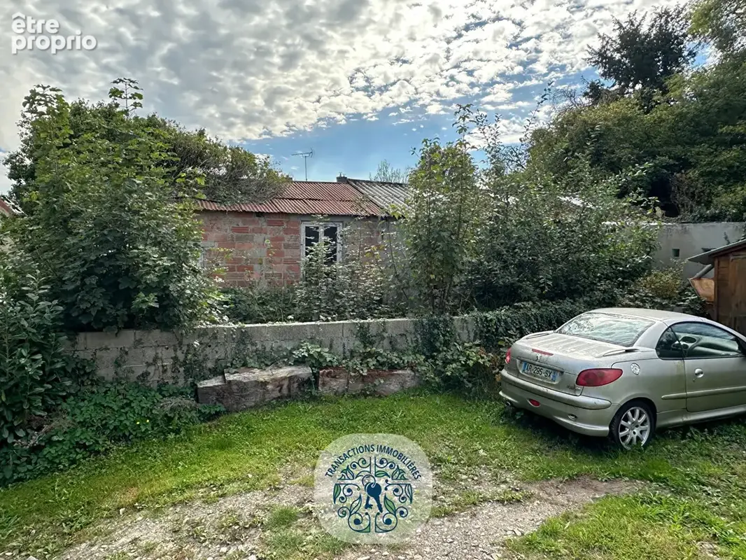 Parking à SAINT-SAUVEUR-LE-VICOMTE