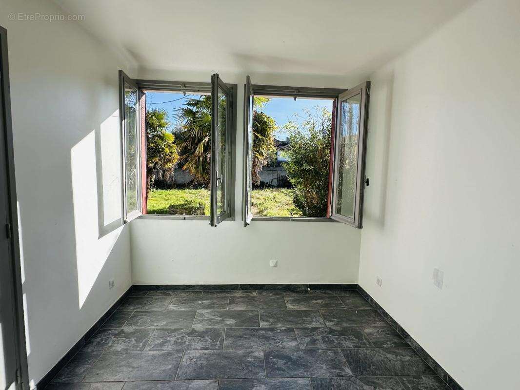 Maison à LORP-SENTARAILLE