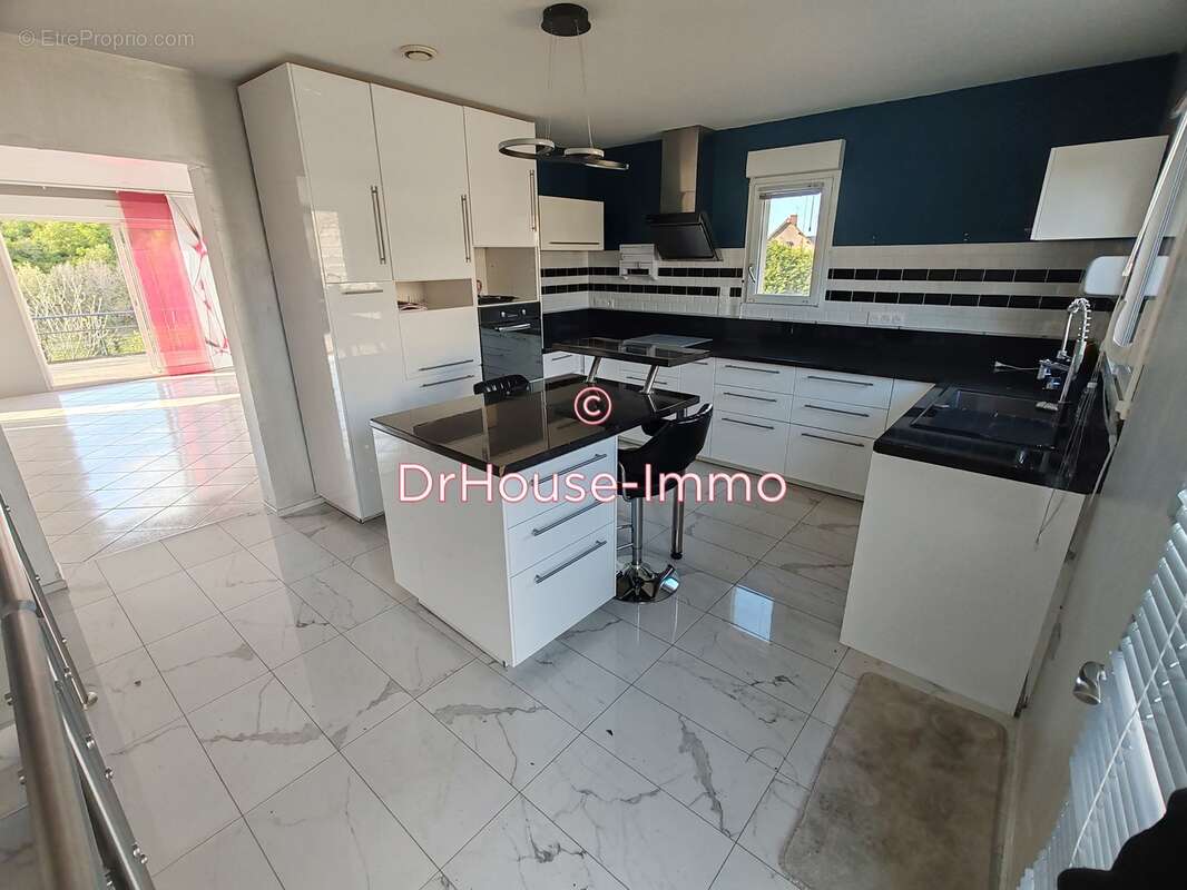 Maison à SAINT-REMY-SUR-CREUSE