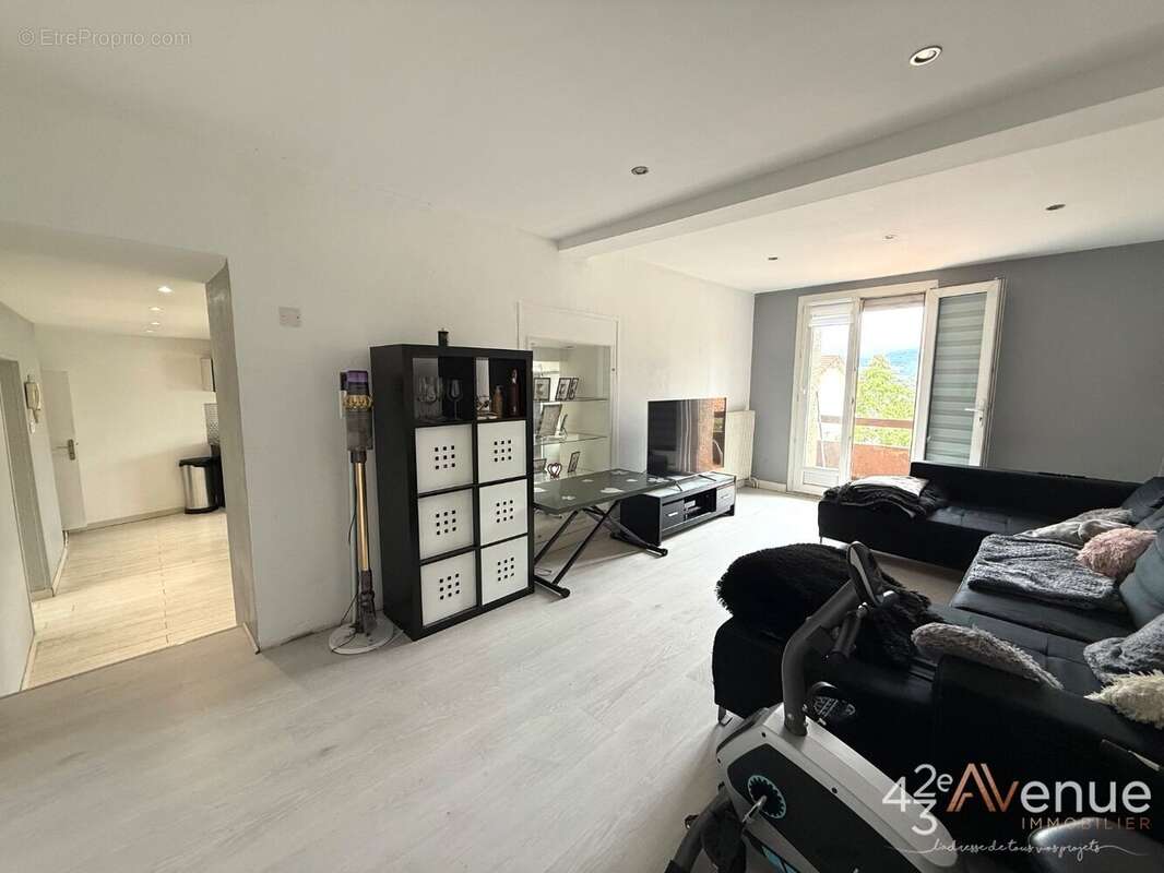 Maison à SAINT-JEAN-BONNEFONDS